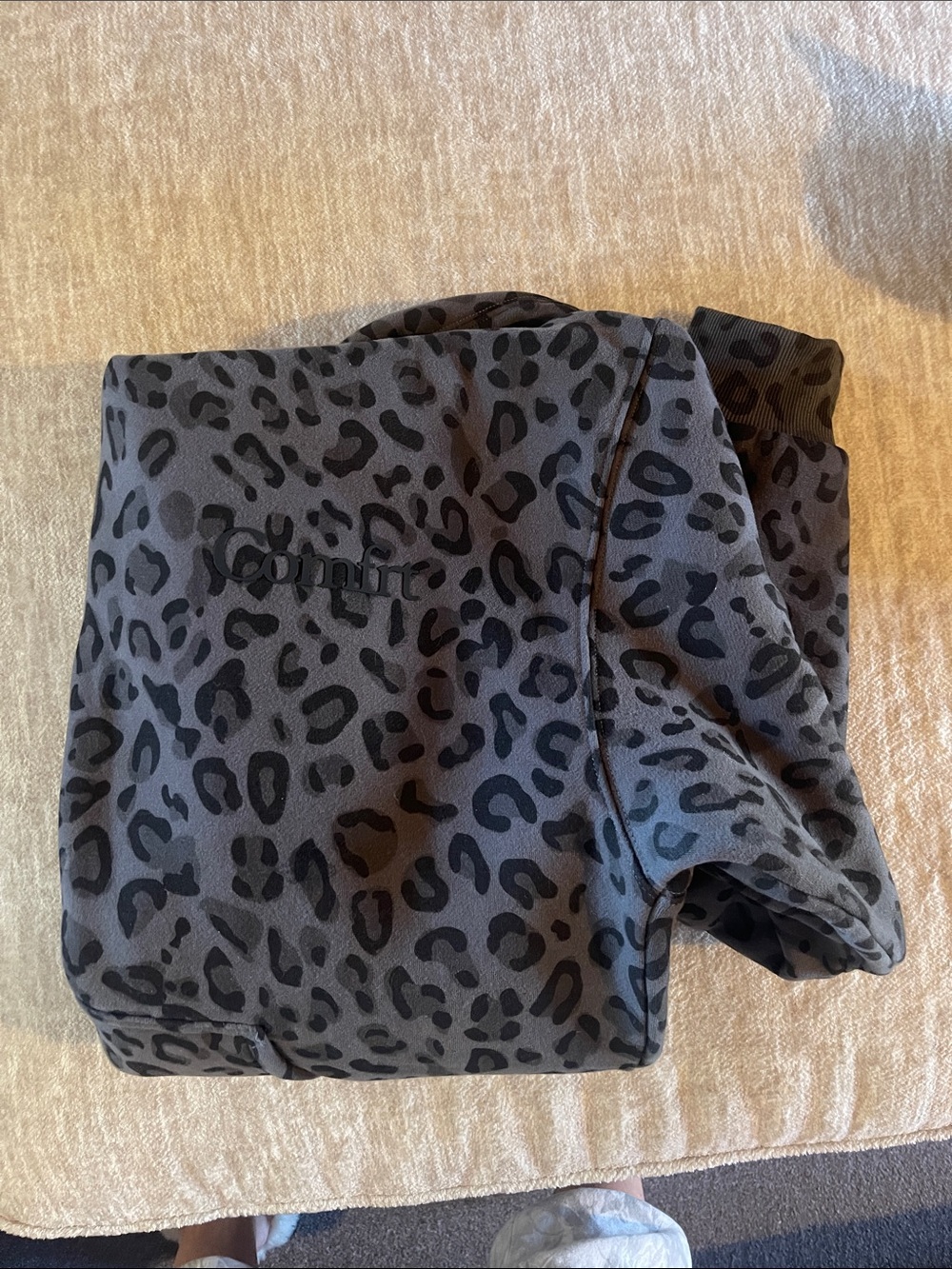 Comfrt minimalist hoodie dark gray/black leopard print